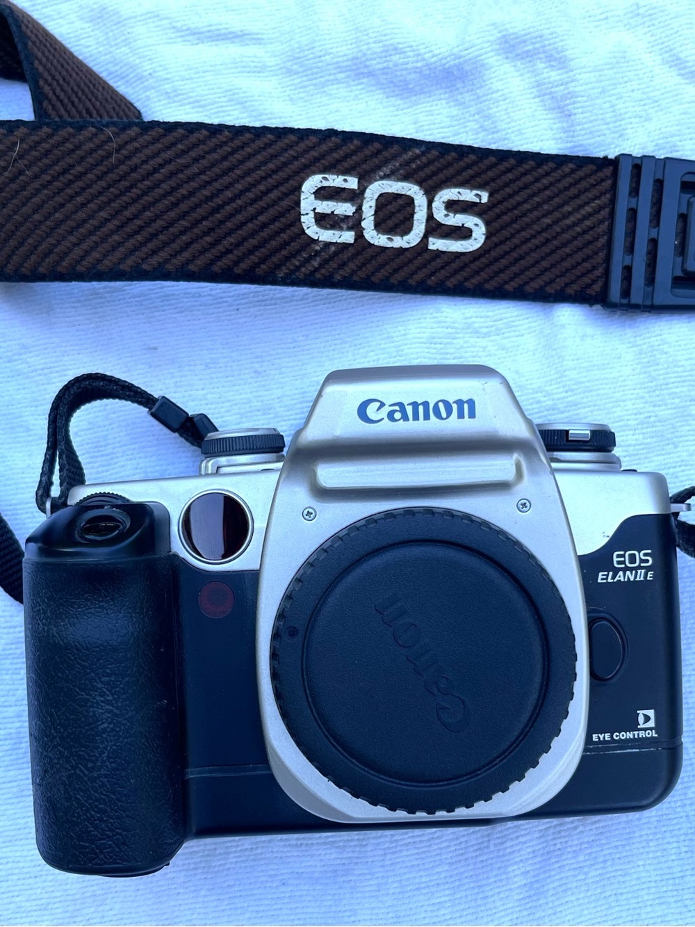 Canon EOS Elan IIE 35mm SLR Camera Body with Strap
